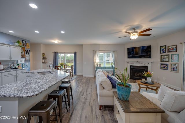148 W Broughton Lane, Rocky Point, NC 28457