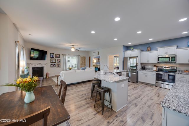 148 W Broughton Lane, Rocky Point, NC 28457