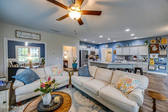 148 W Broughton Lane, Rocky Point, NC 28457