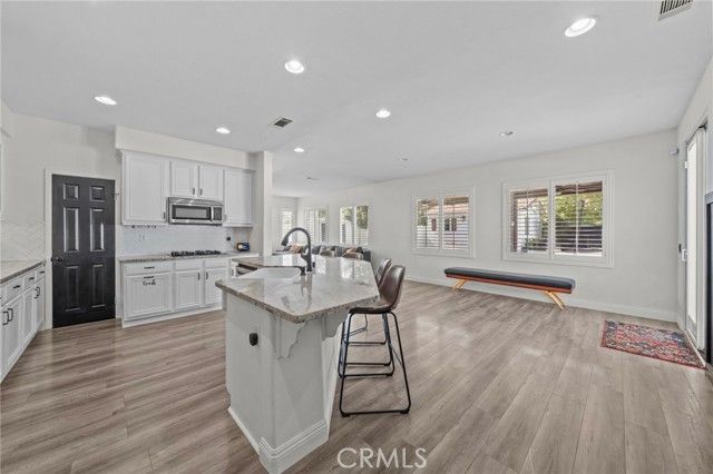 27497 Yellow Wood Way, Murrieta, CA 92562