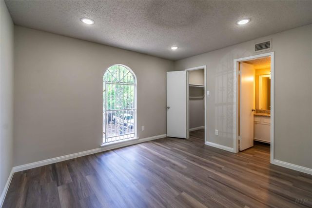 7921 Cook Road, Houston, TX 77072