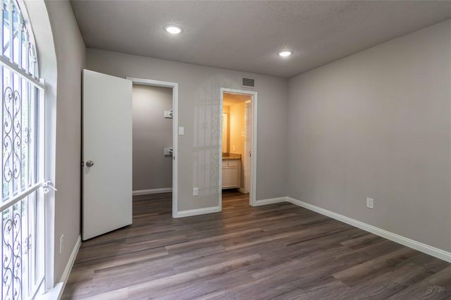 7921 Cook Road, Houston, TX 77072