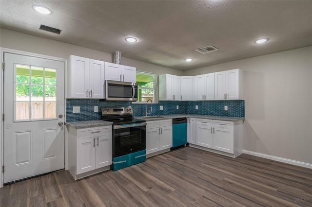 7921 Cook Road, Houston, TX 77072
