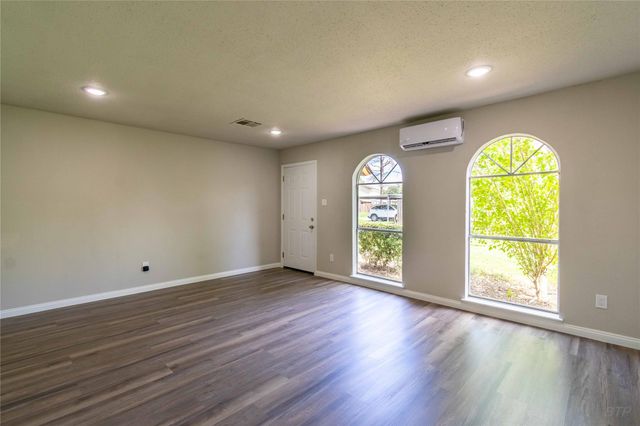 7921 Cook Road, Houston, TX 77072