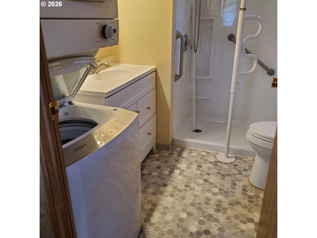 3950 COBURG Rd 83, Eugene, OR 97408