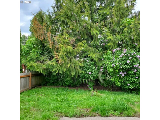 3950 COBURG Rd 83, Eugene, OR 97408