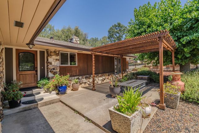 230 Kern St, Jackson, CA 95642