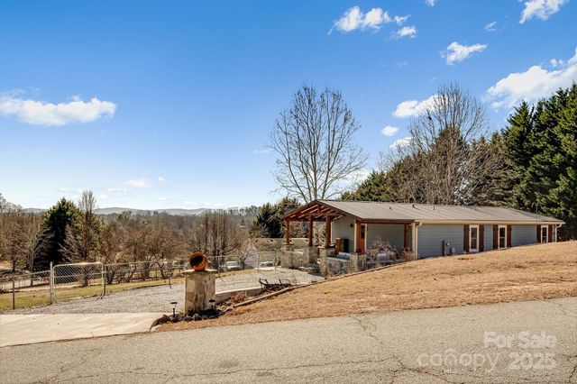 213 Sandy Creek Court, Hendersonville, NC 28792