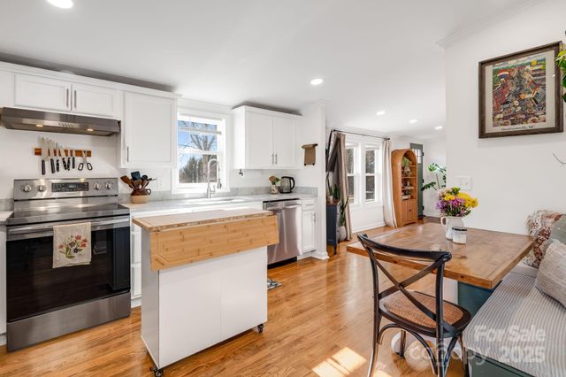 213 Sandy Creek Court, Hendersonville, NC 28792