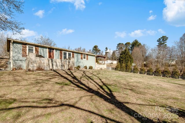 213 Sandy Creek Court, Hendersonville, NC 28792