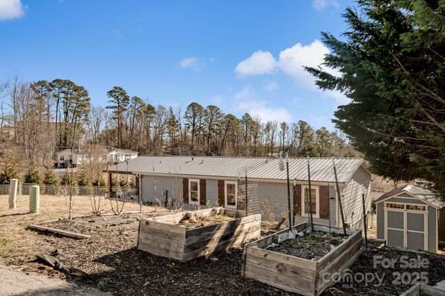 213 Sandy Creek Court, Hendersonville, NC 28792