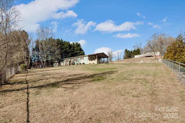 213 Sandy Creek Court, Hendersonville, NC 28792