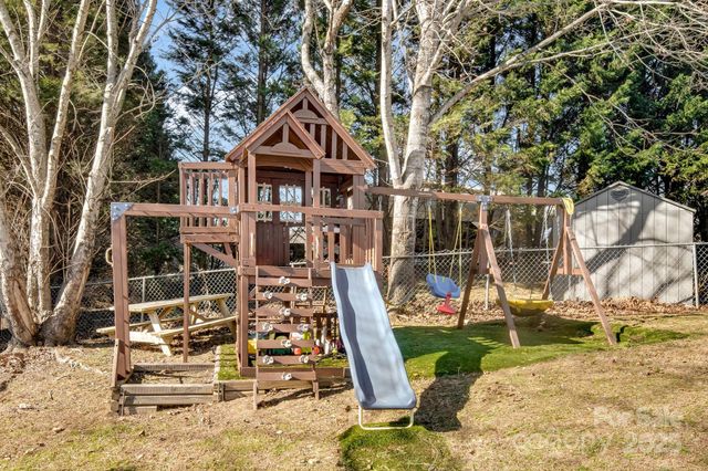 213 Sandy Creek Court, Hendersonville, NC 28792