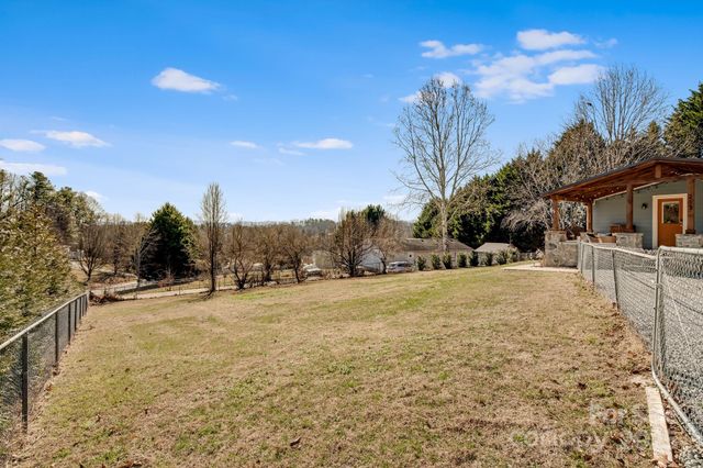213 Sandy Creek Court, Hendersonville, NC 28792