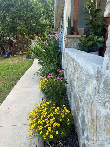 213 Sandy Creek Court, Hendersonville, NC 28792