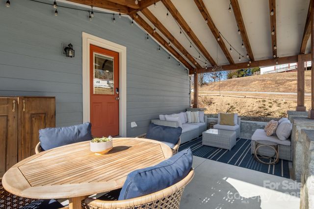 213 Sandy Creek Court, Hendersonville, NC 28792