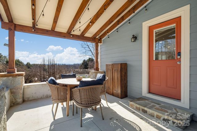 213 Sandy Creek Court, Hendersonville, NC 28792