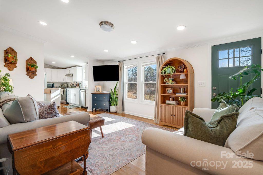 213 Sandy Creek Court, Hendersonville, NC 28792