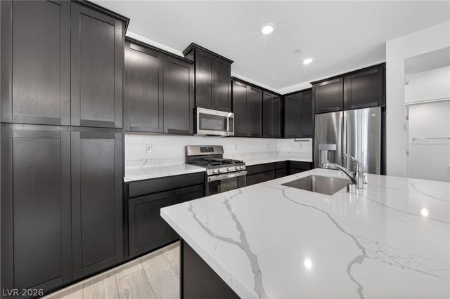 25 Barbara Lane 60, Las Vegas, NV 89183