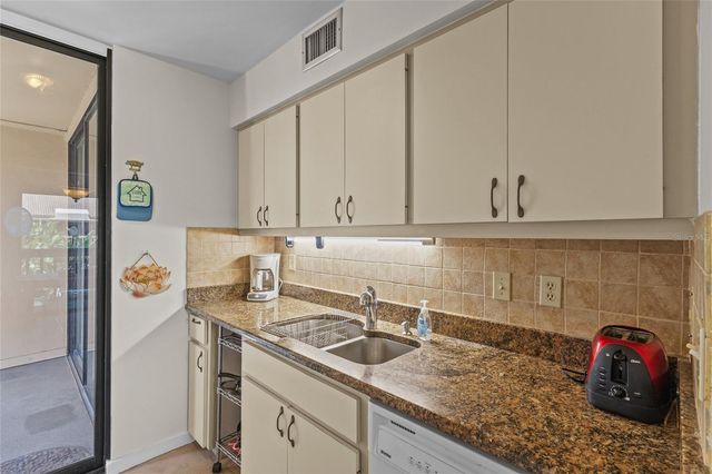 3033 WILLOW GREEN 10, Sarasota, FL 34235