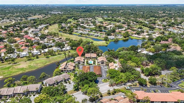 3033 WILLOW GREEN 10, Sarasota, FL 34235