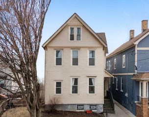 1932 N Warren AVENUE #1934, Milwaukee, WI 53202