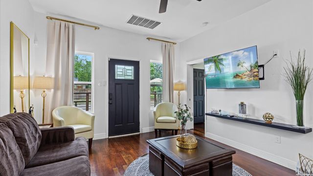 736 Nevada, San Antonio, TX 78203