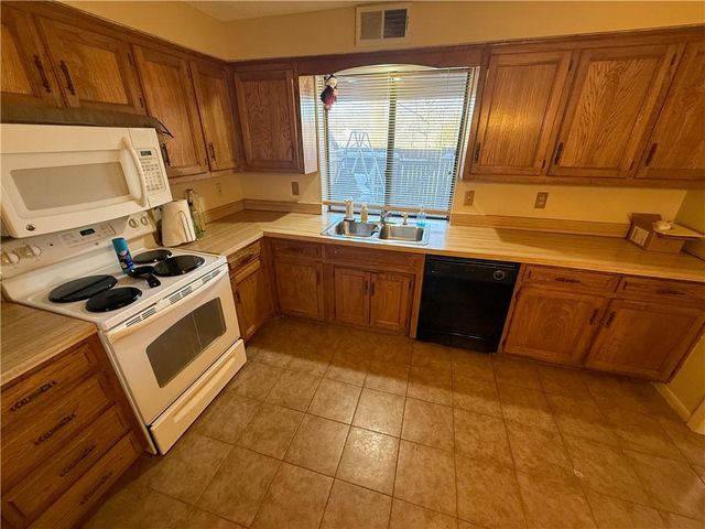 12604 W 110th Terrace, Overland Park, KS 66210
