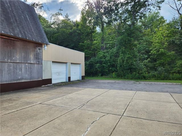 8845 County, Amherst, NY 14051