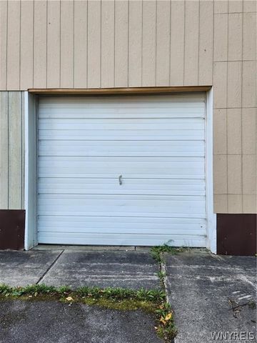 8845 County, Amherst, NY 14051