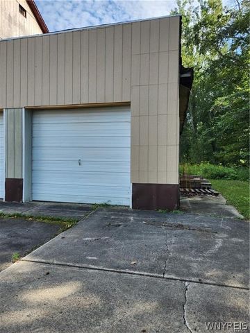 8845 County, Amherst, NY 14051