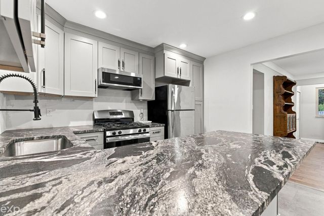 7429 Farr Court, Shelby Twp, MI 48316