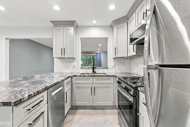 7429 Farr Court, Shelby Twp, MI 48316