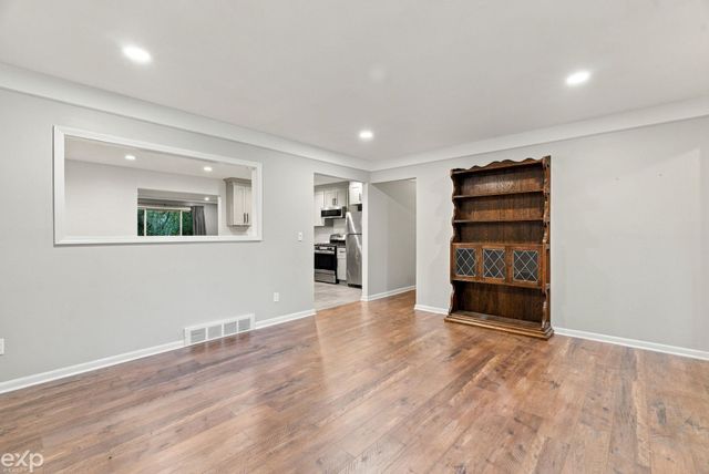 7429 Farr Court, Shelby Twp, MI 48316