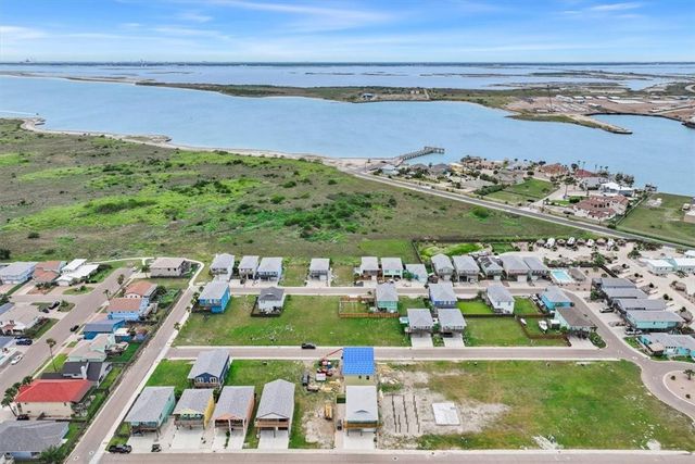 230 Port Arthur St, Port Aransas, TX 78373