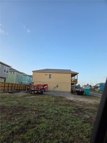 230 Port Arthur St, Port Aransas, TX 78373