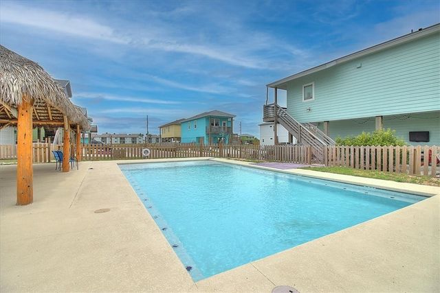 230 Port Arthur St, Port Aransas, TX 78373