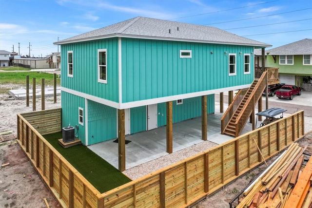 230 Port Arthur St, Port Aransas, TX 78373