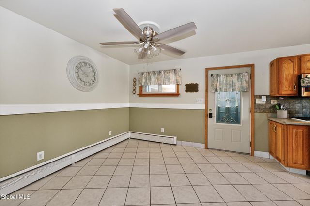 2 Neptune Street, East Greenbush, NY 12144