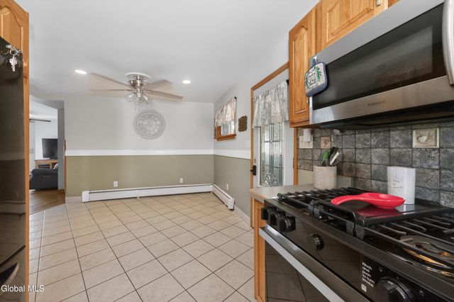 2 Neptune Street, East Greenbush, NY 12144