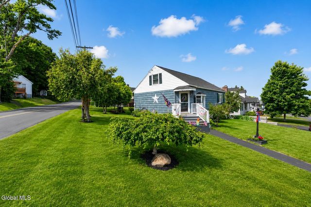 2 Neptune Street, East Greenbush, NY 12144