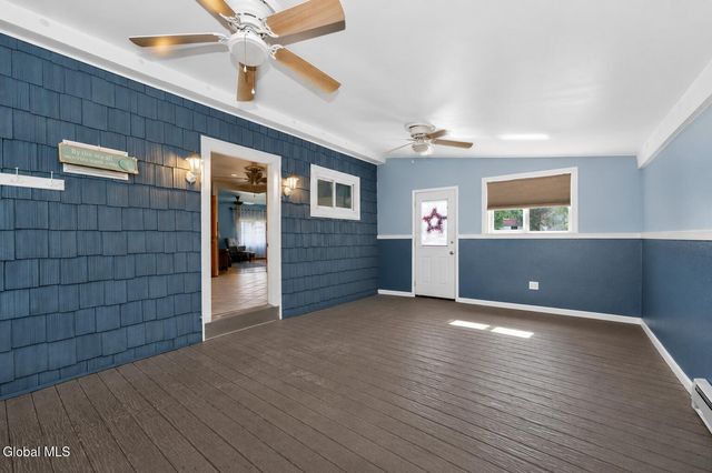 2 Neptune Street, East Greenbush, NY 12144