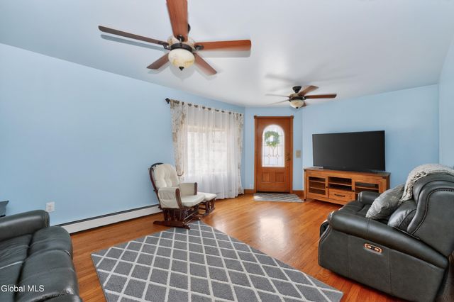 2 Neptune Street, East Greenbush, NY 12144