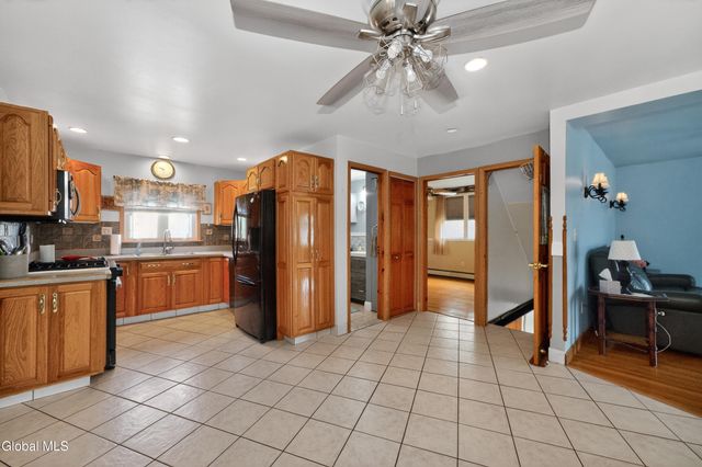 2 Neptune Street, East Greenbush, NY 12144