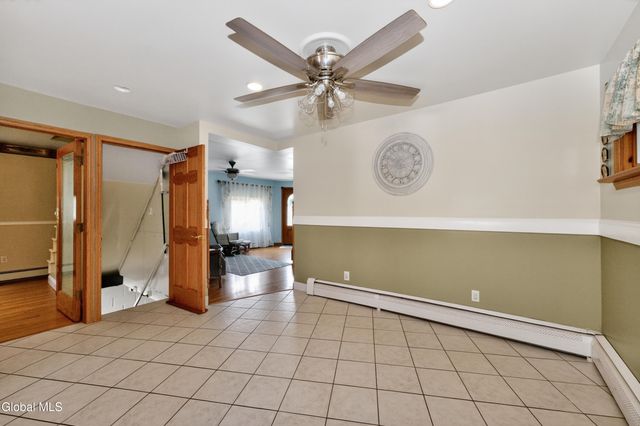 2 Neptune Street, East Greenbush, NY 12144