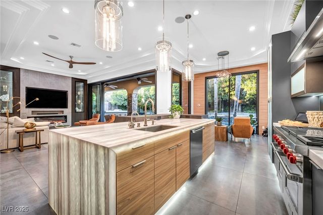 8032 Springbuck Court, Las Vegas, NV 89129