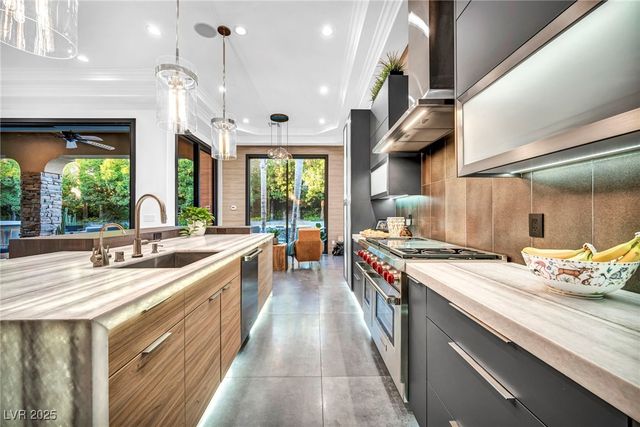 8032 Springbuck Court, Las Vegas, NV 89129