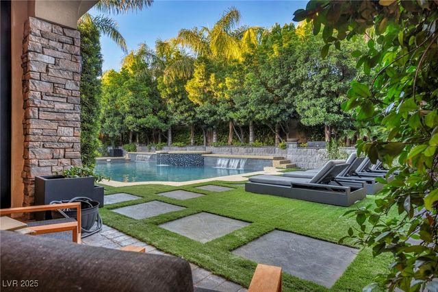 8032 Springbuck Court, Las Vegas, NV 89129