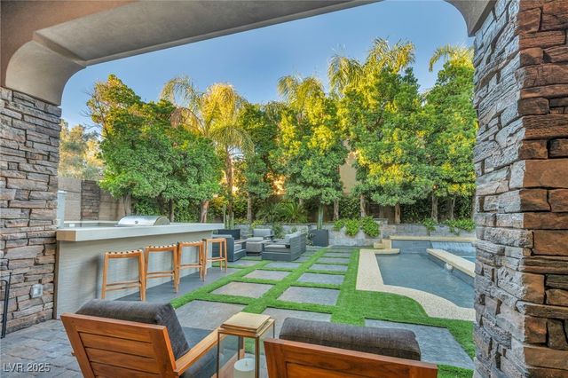 8032 Springbuck Court, Las Vegas, NV 89129