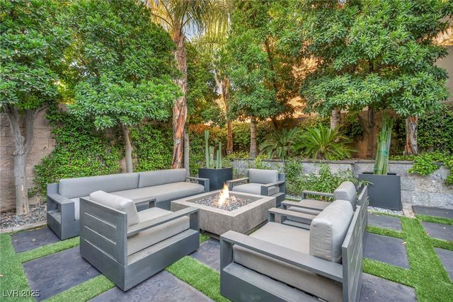 8032 Springbuck Court, Las Vegas, NV 89129